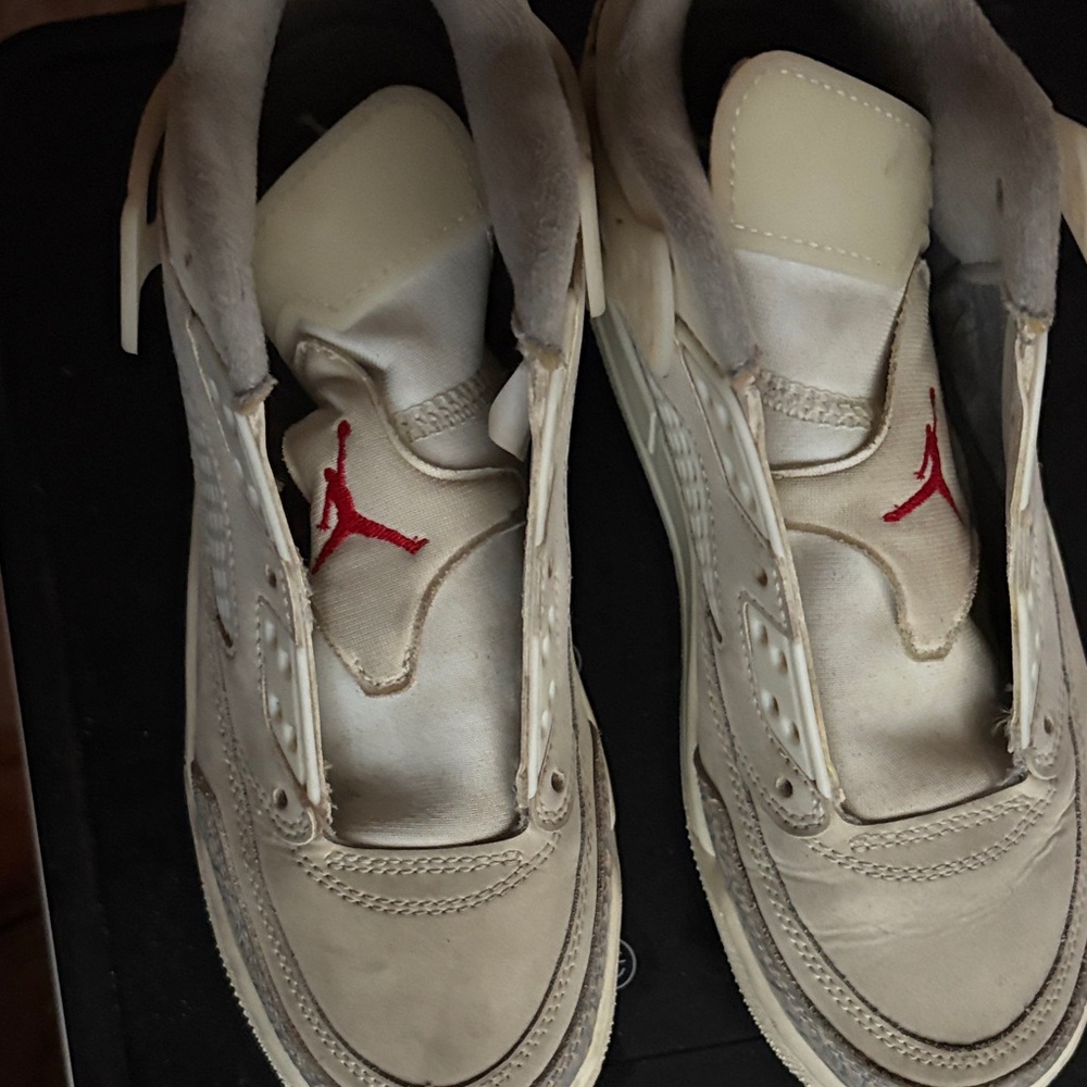 Jordan Men's Cream and Red Sneakers